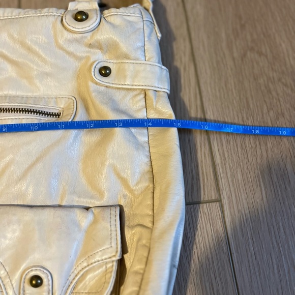 Posh Show.  Like new condition ivory Satchel​ - Picture 7 of 10